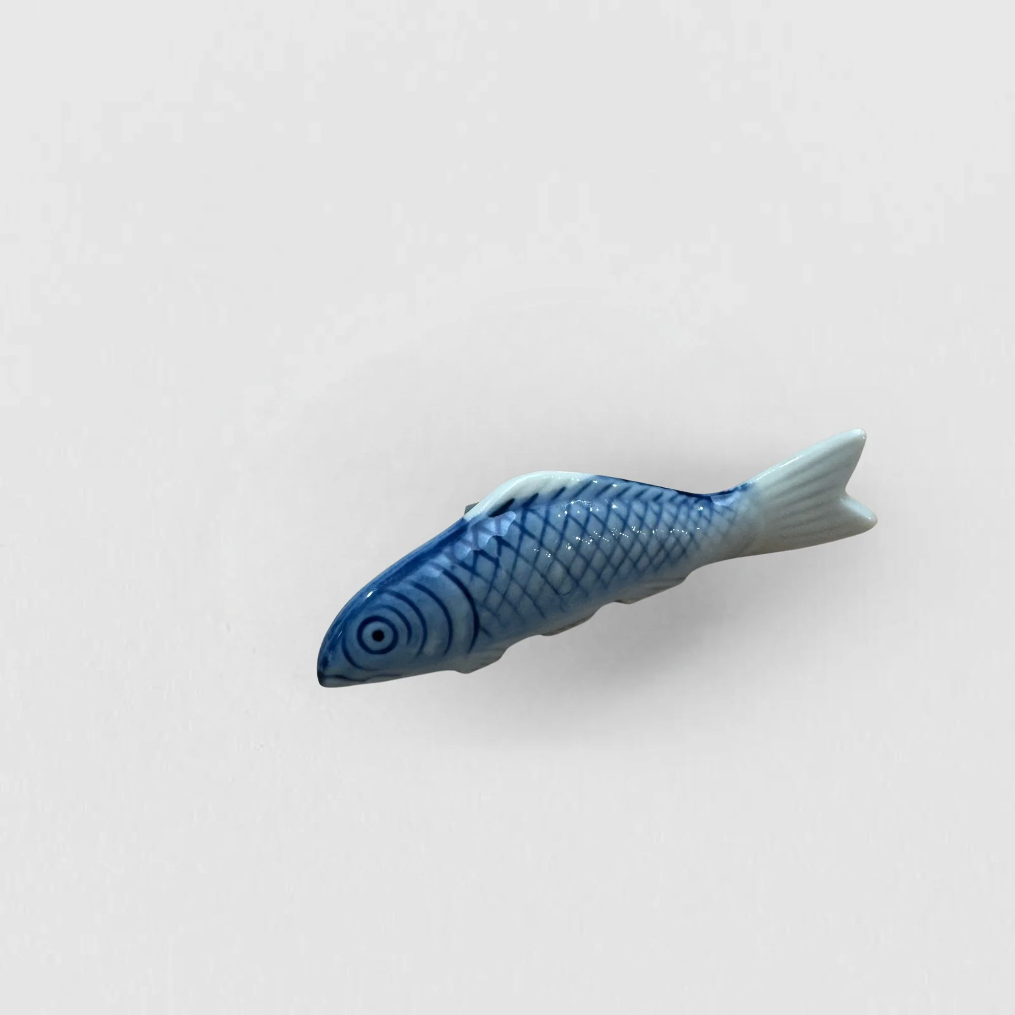 Blue & White Fish chopstick rest - Image 2