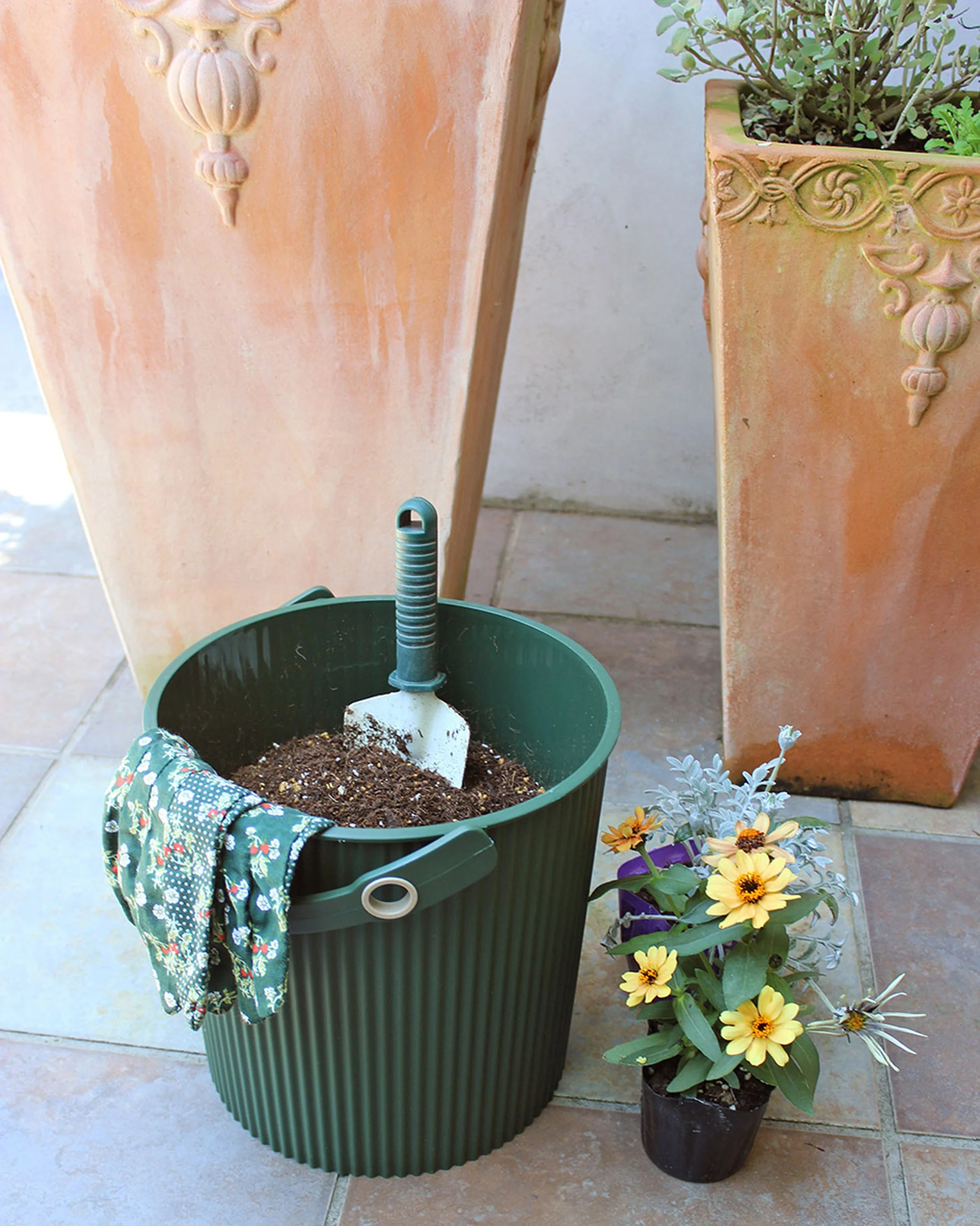 Hachiman Garden Tool Storage Bucket 20L - Dark Green - Image 9