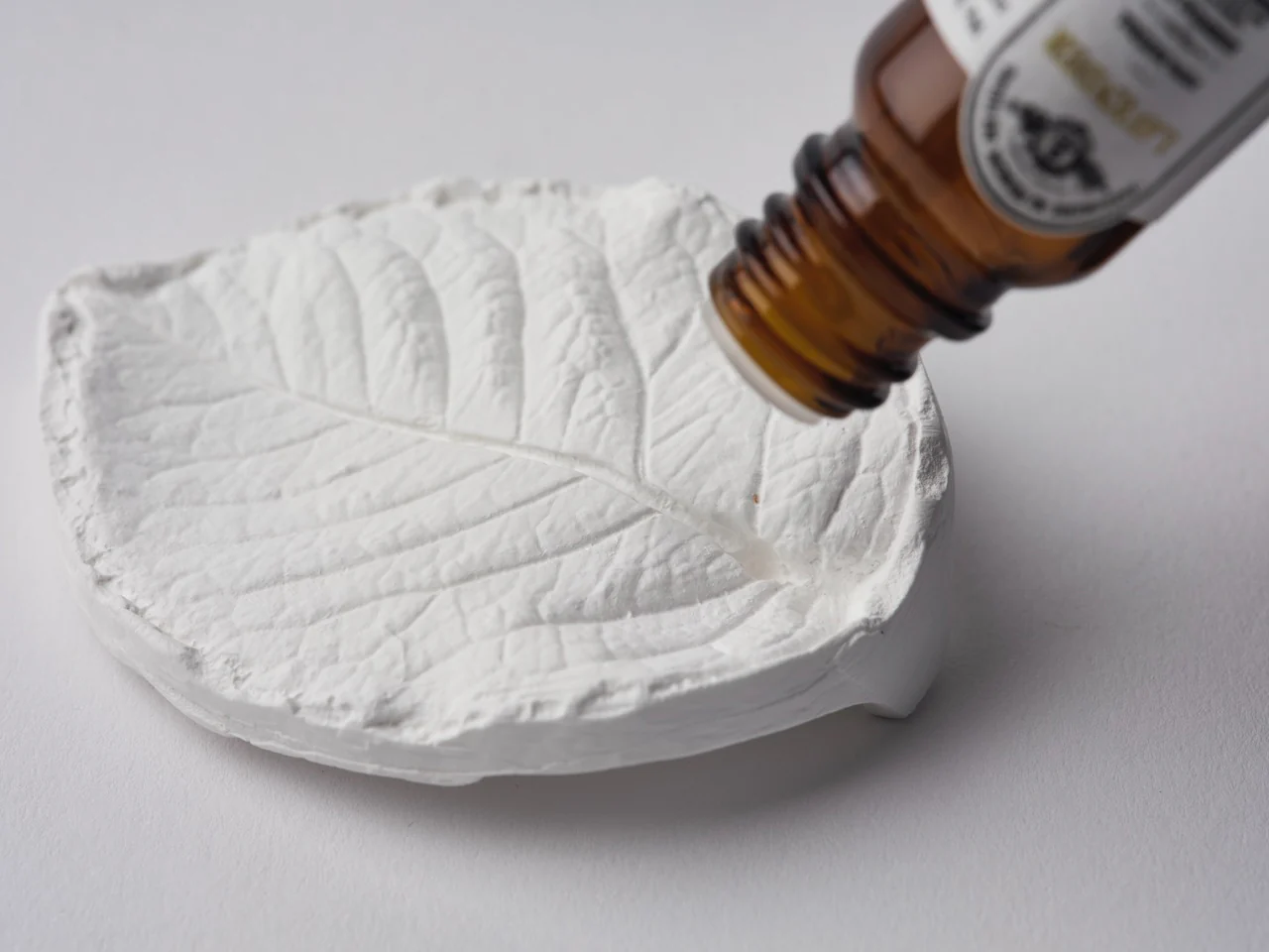 Incense Holder & Aroma Ornament -  Hydrangea Leaf - Image 3