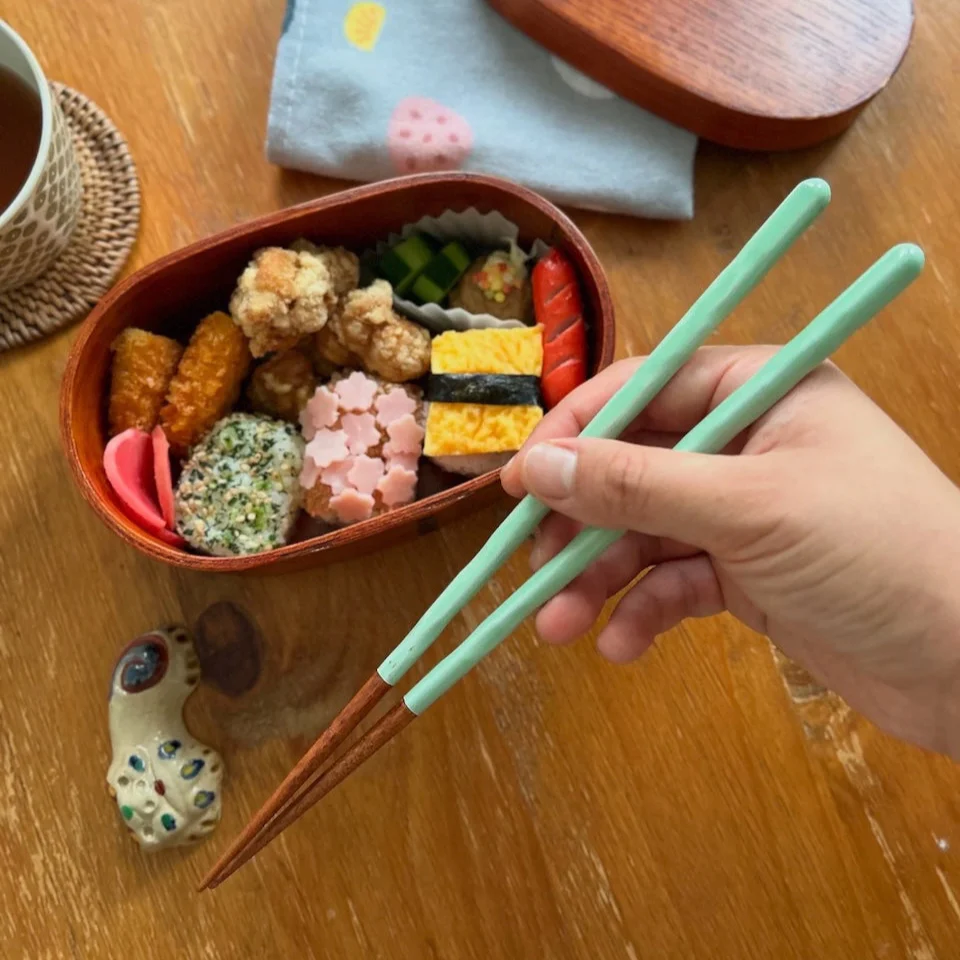 KURABI 2 Pairs Chopsticks Wooden Gift Box Light Green & Light Pink - Image 4