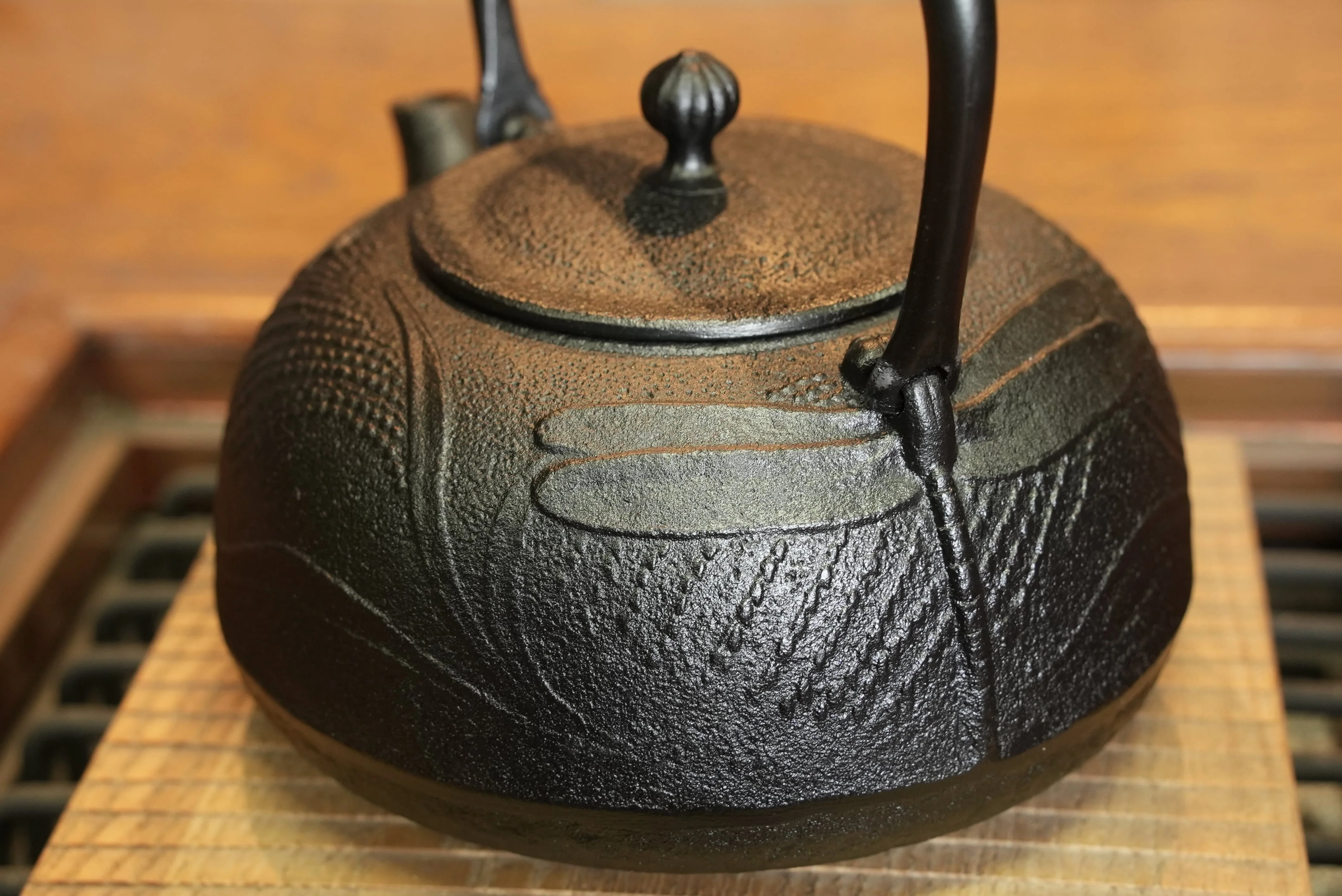 Nambu Cast Iron Dragonfly Kettle 1200ml - Image 11