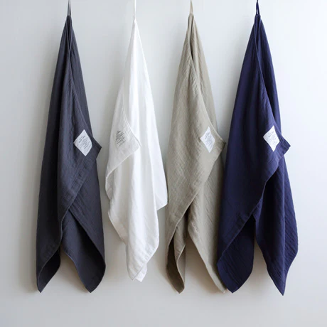 Shinto 2.5 ply gauze bath towel large charcoal - 88 x 140cm - Image 2