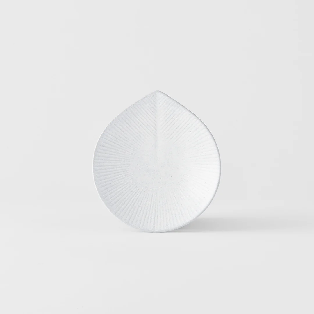 Snow Leaf rounded small plate 12cm