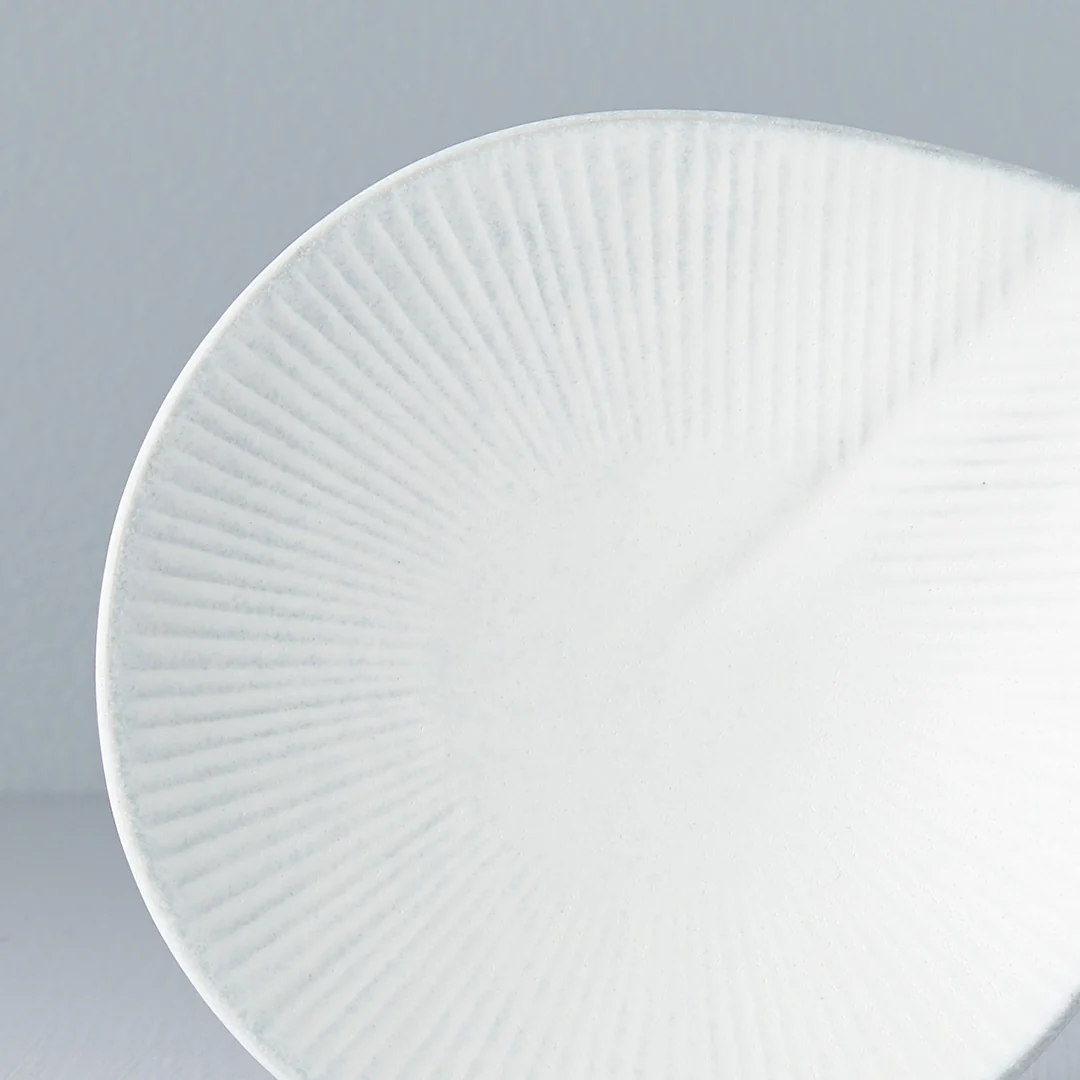 Snow Leaf rounded small plate 12cm - Image 2