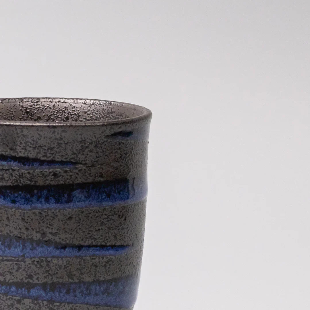 Sushi Mug Bright Blue Spiral On Black 400ml - Image 2