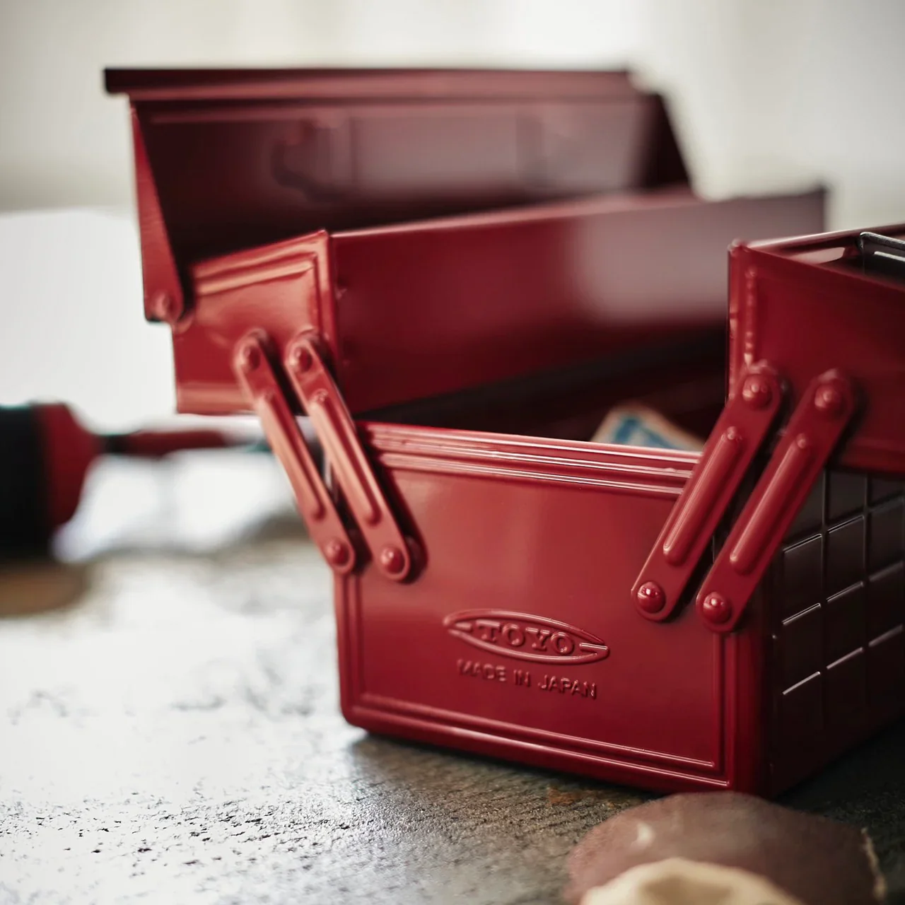Toyo Steel Cantilever Toolbox ST-350 Red - Image 4